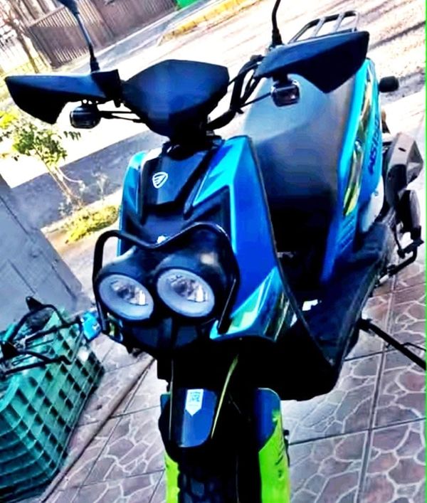 ¡LADRÓN LE ROBA  ‘CABALLO DE ACERO’ A REPARTIDORA DE RAPPI!