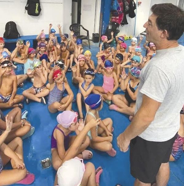 ¡LISTA CLÍNICA INTERNACIONAL DE NATACIÓN EN CLUB ACUARIO!