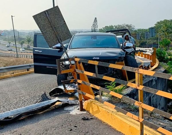 ¡JEEP PIERDE LA BRÚJULA Y SE IMPACTÓ CONTRA BARDA METÁLICA!