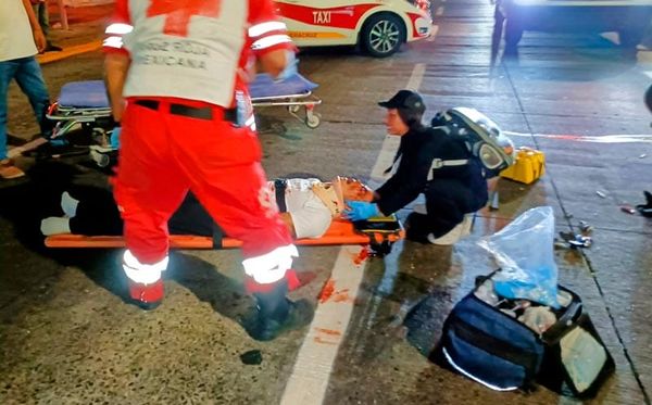 ¡MOTOCICLISTA SE PEGA TRANCAZO CONTRA AUTOMÓVIL!