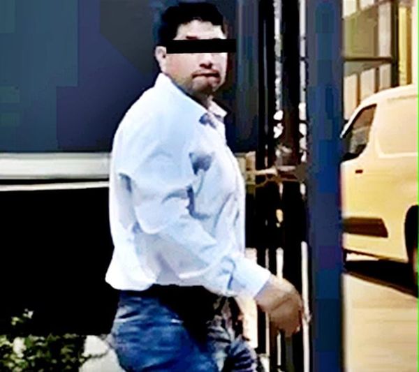 ¡SORPRENDEN A LADRÓN TRATANDO DE ROBAR AUTO DE LUJO!