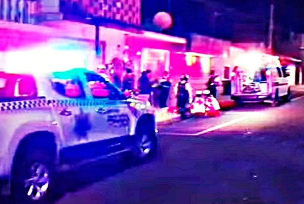 ¡MUJER CAE DE BALCÓN Y SE FRACTURA LA CABEZA!