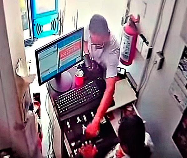 ¡PISTOLERO ROBA DINERO EN ATRACO A TIENDA SIX!