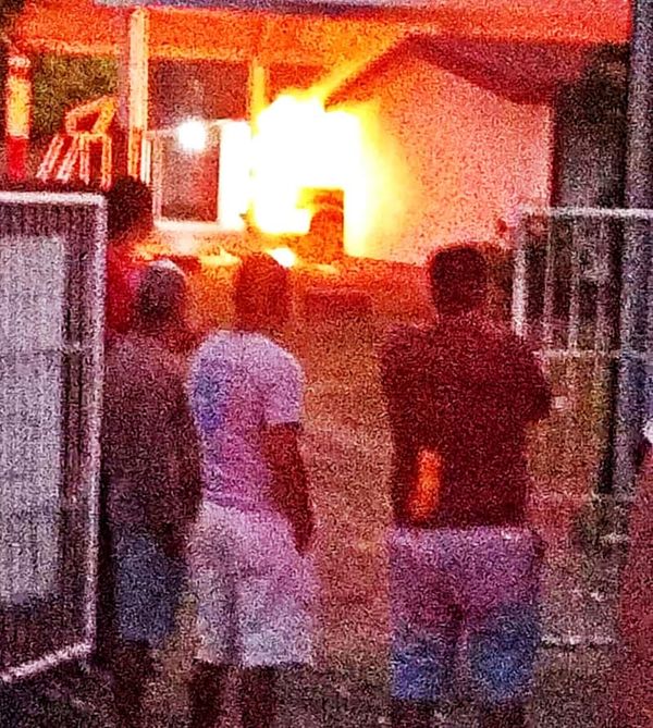 ¡SE INCENDIÓ SECUNDARIA!