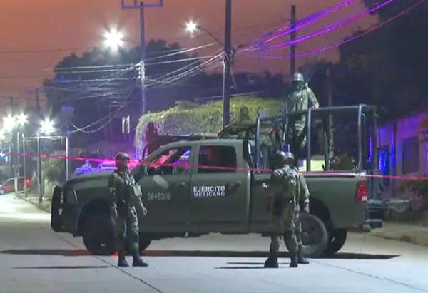 ¡DEJAN CADÁVER DESCUARTIZADO DE TAXISTA EN HIELERA EN MINATITLÁN!