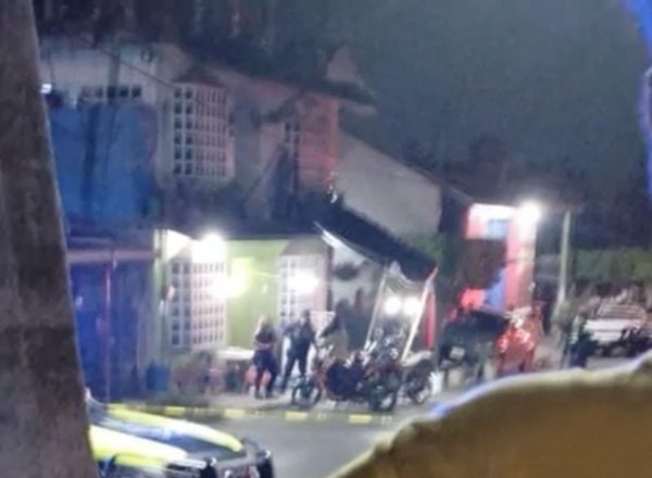 ¡ASESINAN A TAQUERO! - LE DISPARON A QUEMARROPA CUANDO SE TOMABA UNA PIÑA COLADA CON SU PRIMO