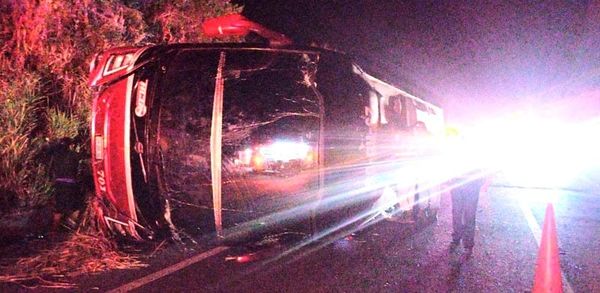 ¡CAMIONAZO: 8 HERIDOS! - AUTOBUS DE TURISMO VOLCO EN LA AUTOPISTA TUXPAN-TAMPICO