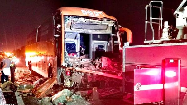 ¡ENCONTRONAZO: 20 HERIDOS! - AUTOBUS CON TURISTAS CHOCO CONTRA CAMION CAÑERO EN LA CASETA DE LA ANTIGUA
