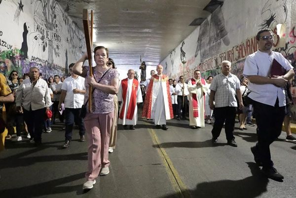¡‘NO  SE SIENTAN SOLOS’! - A REZAR