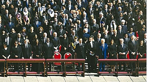 ¡TRUMP Y ZELENSKI HABLAN CARA A CARA! - *Durante el sepelio del Papa Francisco