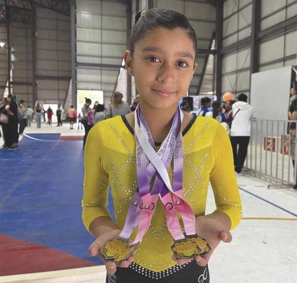 ¡DESTACA GALIA MORALES EN EL ESTATAL DE ARTÍSTICA!