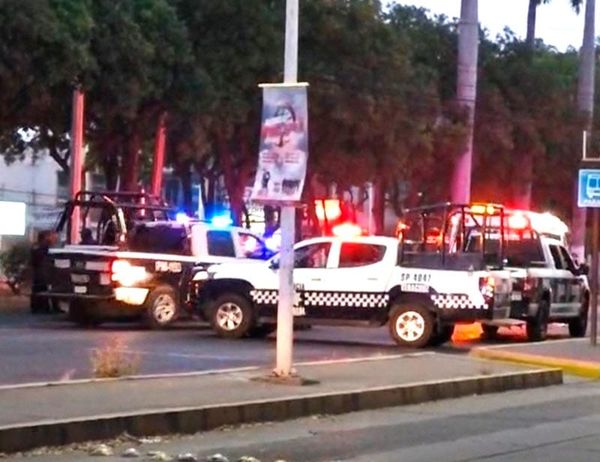 ¡TRACA-TRACA EN POZA RICA! - BALACERA ENTRE ASALTANTES Y POLICIAS EN EL BULEVARD ADOLFO RUIZ CORTINES