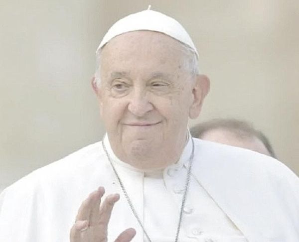 ¿CUÁNTO GANABA EL PAPA FRANCISCO?