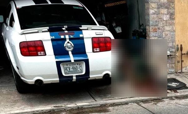 ¡EJECUTAN A VENDEDOR DE MEDICAMENTOS EN TUXPAN! - LE DISPARARON NUEVE BALAZOS CUANDO LAVABA EL AUTOMOVIL