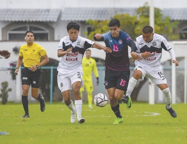 ¡RACING GANA, CALIFICA Y ES LÍDER EN LIGA PREMIER!