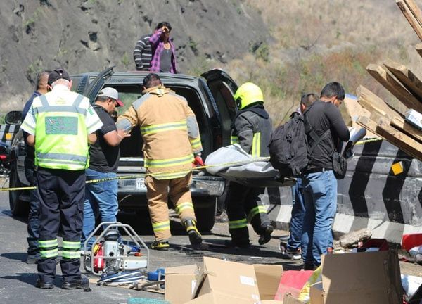 ¡TRAILERO PIERDE LA VIDA EN FATAL VOLCADURA EN CUMBRES DE MALTRATA! - MIENTRAS RAPIÑEROS SE ROBARON PARTE DE LA MERCANCÍA