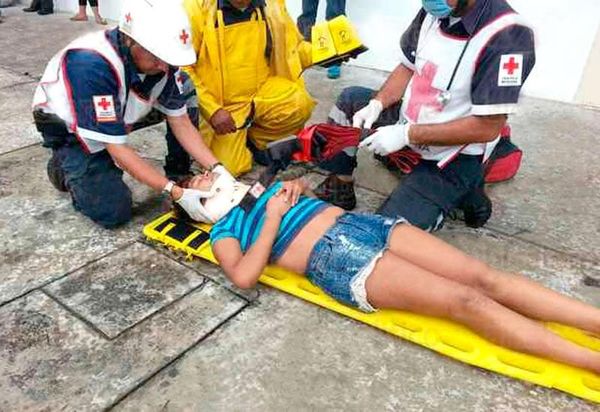 ¡SALIÓ ‘VOLANDO’ DEL SEGUNDO PISO!