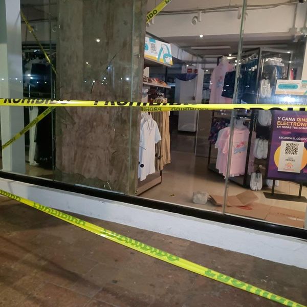 ¡VANDALIZAN Y ROBAN EN LA TIENDA DEL SOL!