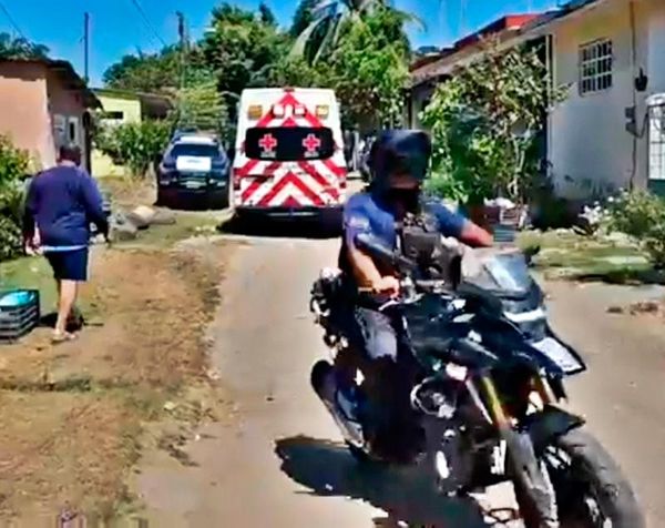 ¡LE PARTEN LA CABEZA DE UN MACHETAZO!