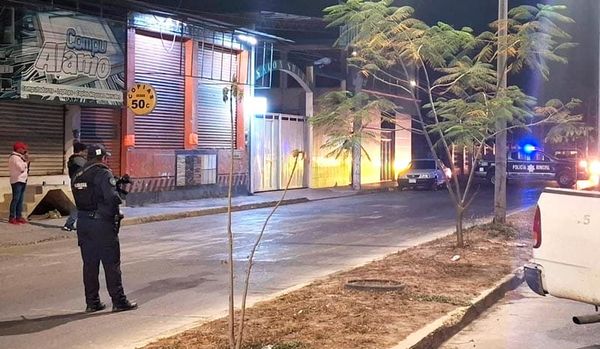 ¡BALEAN FACHADA DE FERRETERÍA EN ALAMO!