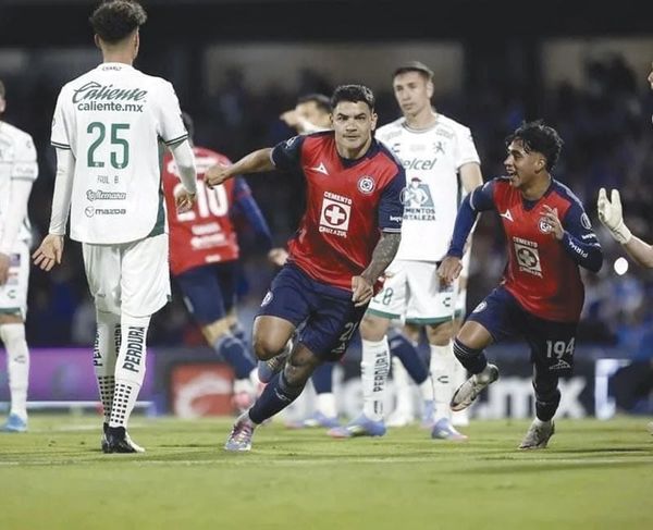 ¡COMANDAN ROMERO Y FERNÁNDEZ VOLTERETA DE CRUZ AZUL ANTE LEÓN!