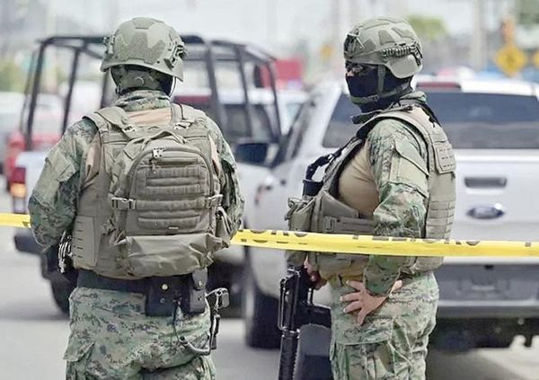 ¡DISFRAZADOS DE MILITARES ASESINAN A 12 PERSONAS EN PELEA DE GALLOS!