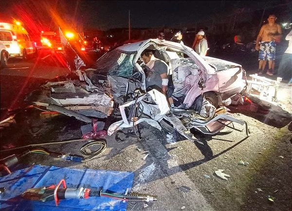 ¡ENCONTRONAZO MORTAL! - AUTOPISTA VERACRUZ-CARDEL *AUTOMOVILISTA MURIÓ PRENSADO DESPUÉS DE CHOCAR CONTRA UN TRÁILER