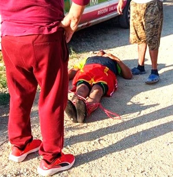 ¡TAXISTA BORRACHÍN ATERRIZÓ SOBRE HUMILDE VIVIENDA!