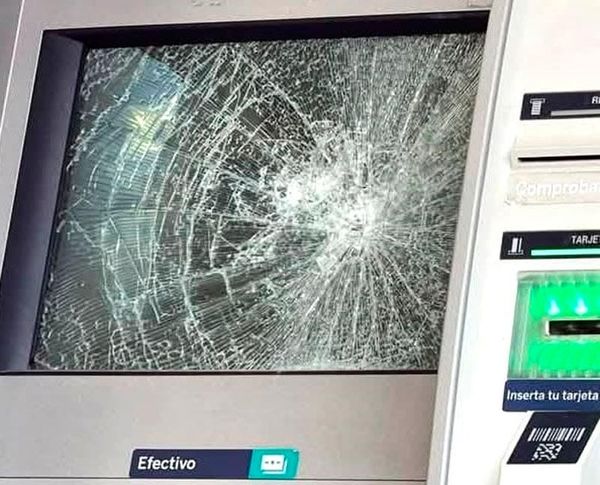 ¡VANDALIZAN 5 CAJEROS DE BBVA EN XALAPA!