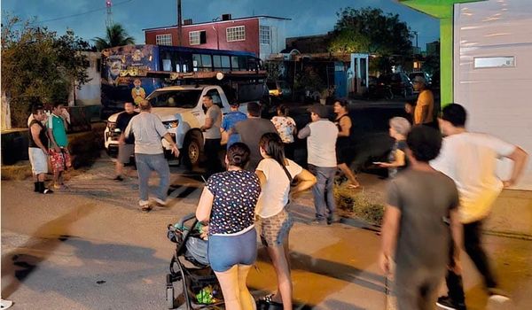 ¡RETIENEN A TRABAJADORES DE CFE POR FALTA DE “LUZ”!