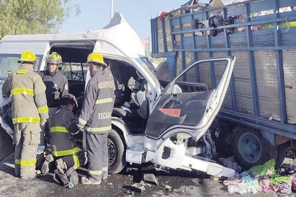 ¡ACCIDENTE EN TECÁMAC DEJA 5 FALLECIDAS Y 12 LESIONADAS!