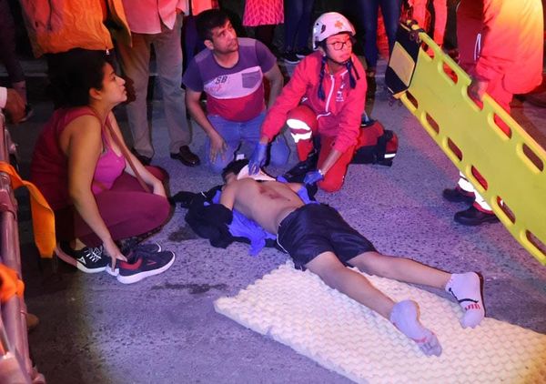 ¡AUTOMOVILÍSTA ATROPELLÓ A JOVENES DE ESCUELA DE BOX!