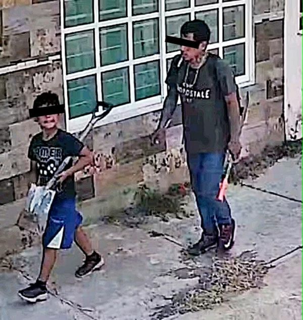 ¡ALERTAN VECINOS POR LADRÓN ACOMPAÑADO DE UN NIÑO!