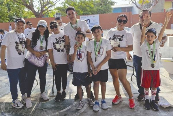 ¡CIERRA CON CAMINATA FESTEJOS LA ESCUELA “REYES HEROLES” SUS 40 AÑOS!