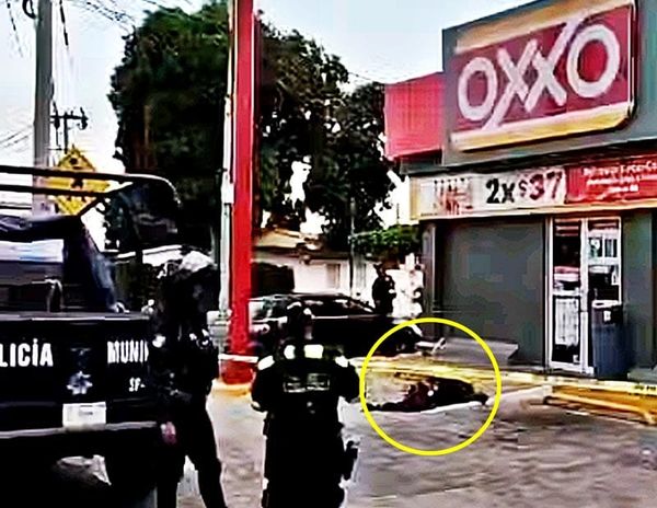 ¡MURIÓ AFUERA DEL OXXO!
