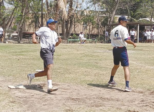 ¡ÁGUILAS SIGUE INVICTO EN LA PELOTA DE LA CUAUHTÉMOC!