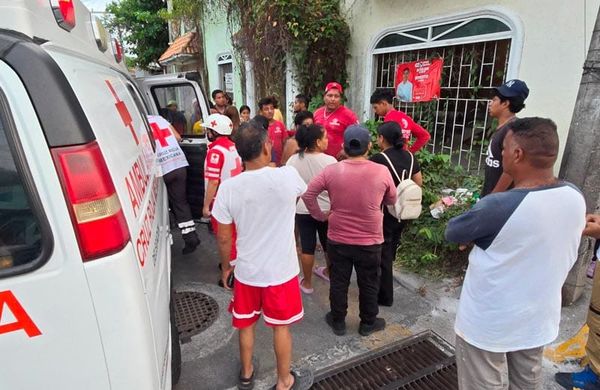 ¡DEJA DOS HERIDOS CHOQUE DE UNA URBAN CONTRA DOS MOTOS!