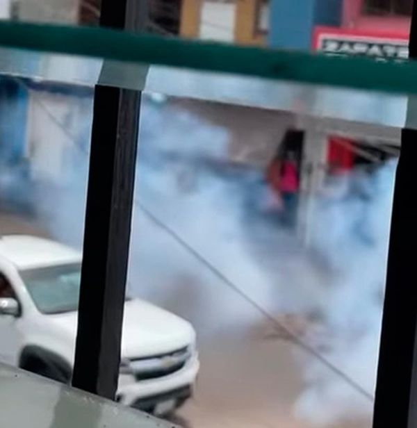 ¡FUERON AUTO-CUETAZOS! - *Se sale de control la pirotecnia en caminata de Arturo Hervis