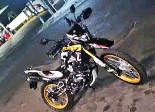 ¡“NINJAS” LE ROBAN LA MOTO A TRABAJADORA!