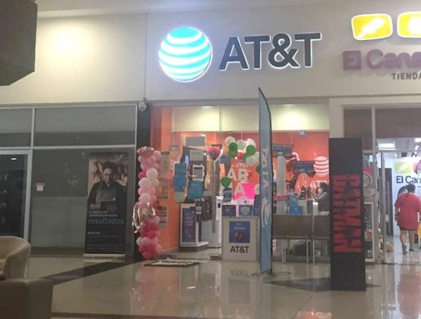 ¡SAQUEAN NEGOCIO DE CELULARES EN PLAZA LAGUNA!