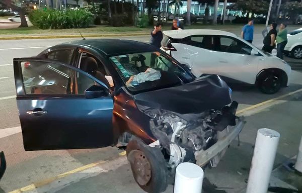 ¡‘TORTAZO’ DE 100 MIL PESOS FRENTE A PLAZA VELA!