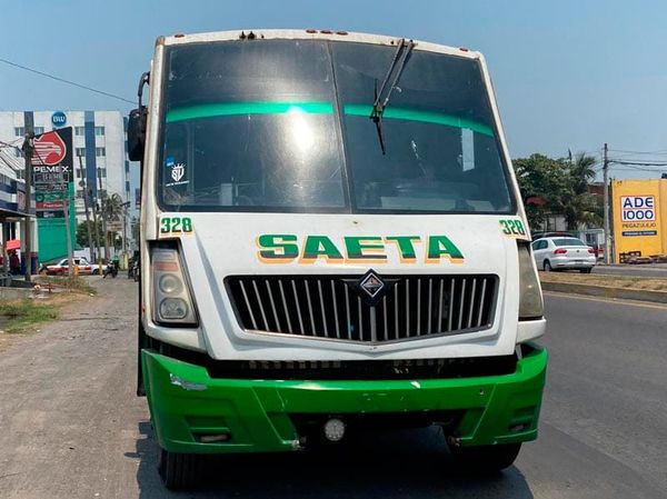 ¡CAMIÓN SAETA ARROLLÓ A “JINETE DE ACERO”!