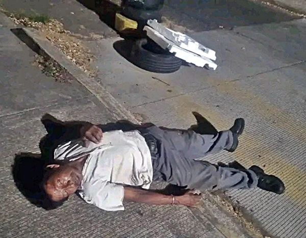 ¡ENCUENTRAN INCOSCIENTE A DON MARTÍN FRENTE A LA SECUNDARIA!