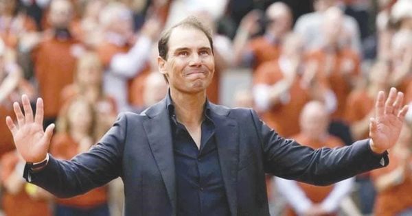 ¡RECIBE RAFA NADAL HOMENAJE EN ROLAND GARROS!