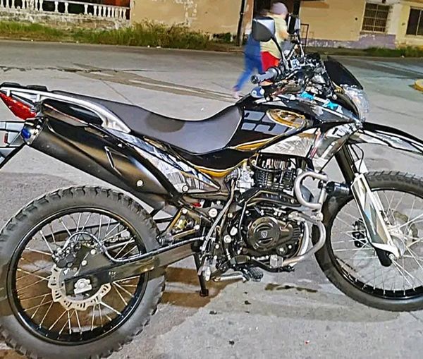 ¡SE ROBAN “CABALLO DE ACERO” DE PLAZA COMERCIAL ‘EL PORTAL’!