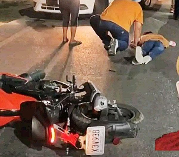 ¡JOVENCITA DERRAPA 10 METROS EN LA CARRETERA!