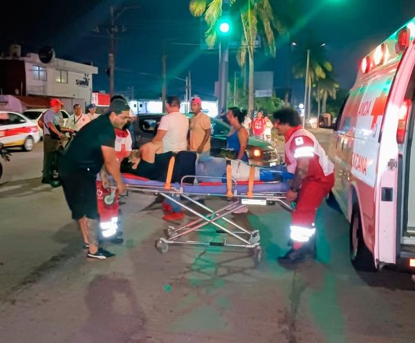 ¡SE IMPACTAN JÓVENES CONTRA AUTOMÓVIL FIAT!