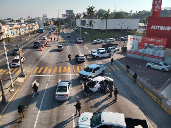 ¡CERCAN BOCA DEL RÍO! - 140 AGENTES FEDERALES INSTALARON RETENES PARA LA REVISIÓN DE VEHÍCULOS