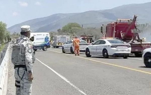 ¡FATAL ACCIDENTE EN LA SÚPER CARRETERA! - HAY 21 MUERTOS