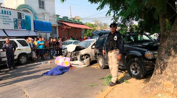 ¡MARINO MATO A CEVICHERO! - EL COMERCIANTE MURIO PRENSADO Y CON AMBAS PIERNAS AMPUTADAS